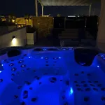 Luxury With Heated Pool, Jacuzzi & Rooftop Lounge *