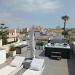 Luxury With Heated Pool, Jacuzzi & Rooftop Lounge * تورّيفيِخا