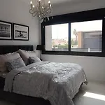 Вилла Luxury With Heated Pool, Jacuzzi & Rooftop Lounge