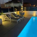 Luxury With Heated Pool, Jacuzzi & Rooftop Lounge تورّيفيِخا