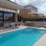 فيلة Luxury With Heated Pool, Jacuzzi & Rooftop Lounge تورّيفيِخا