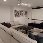 Вилла Luxury With Heated Pool, Jacuzzi & Rooftop Lounge Торевьиа