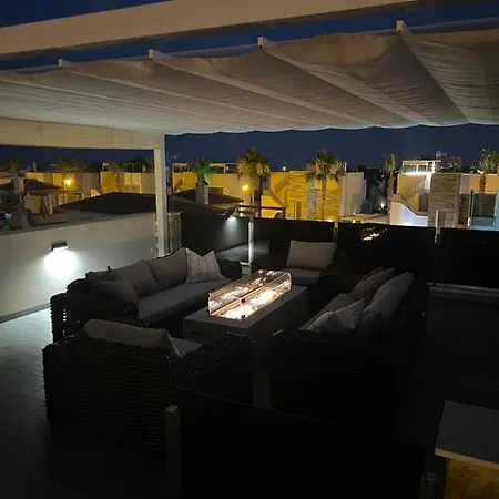 빌라 Luxury With Heated Pool, Jacuzzi & Rooftop Lounge Pmt22 *