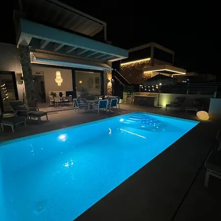 Villa Pmt22 - Luxury With Private Heated Pool And Jacuzzi *