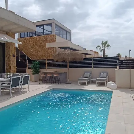 Вілла Luxury With Heated Pool, Jacuzzi & Rooftop Lounge Pmt22 Торрев'єха