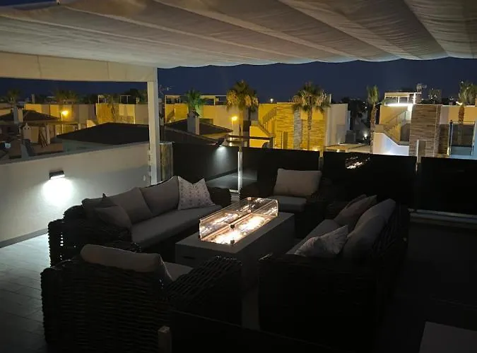 Villa Luxury With Heated Pool, Jacuzzi & Rooftop Lounge *