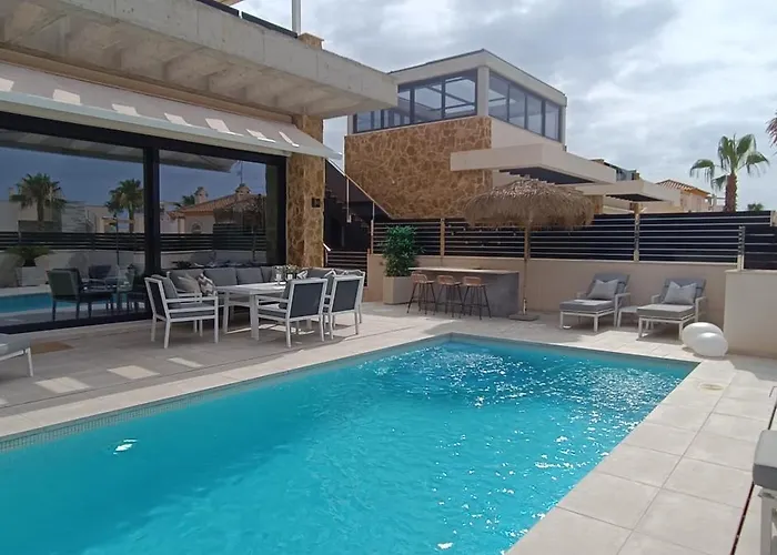 Villa Luxury With Heated Pool, Jacuzzi & Rooftop Lounge Torrevieja