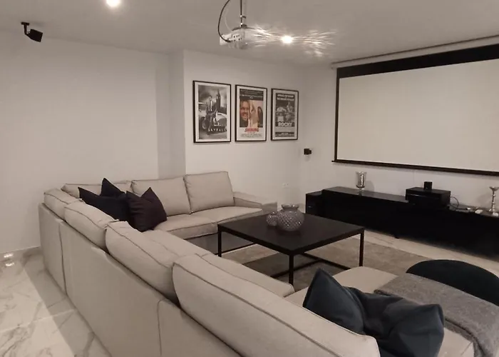 Villa Luxury With Heated Pool, Jacuzzi & Rooftop Lounge Torrevieja