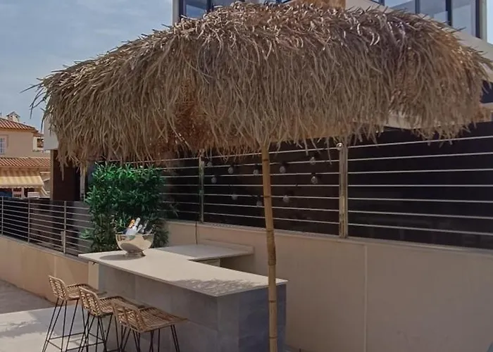 Luxury With Heated Pool, Jacuzzi & Rooftop Lounge Villa Torrevieja