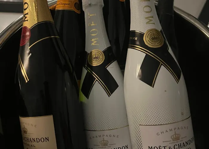 Luxury With Heated Pool, Jacuzzi & Rooftop Lounge Torrevieja