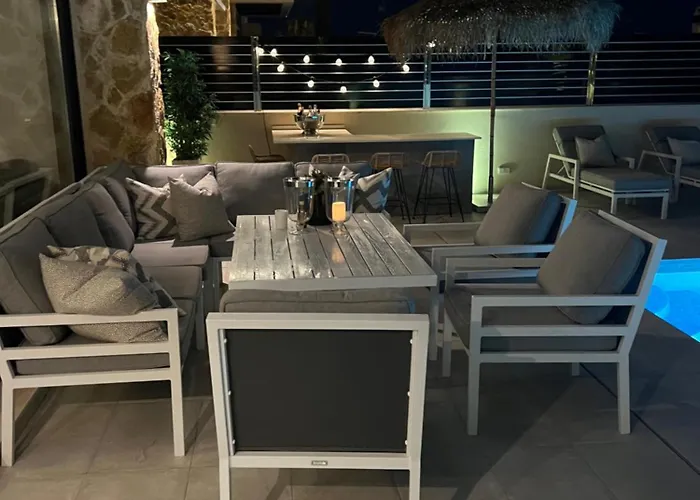 Luxury With Heated Pool, Jacuzzi & Rooftop Lounge Torrevieja